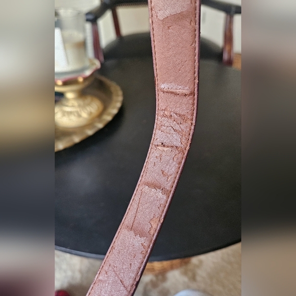 Vintage CROWN PACIFIC Red suede belt gold buckle. Size medium - Picture 5 of 7